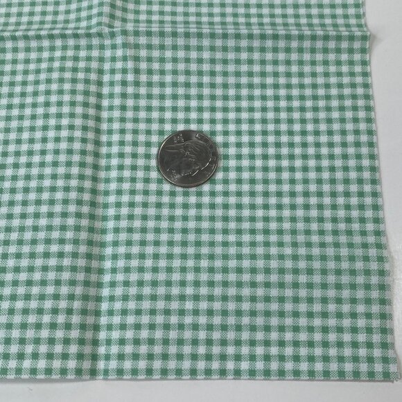 1/2 Yd  Quilting Cut Fabric Green Gingham Check - Picture 1 of 5
